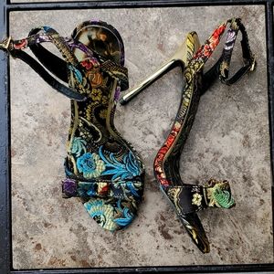 NWOT Stunning 3in Oriental Style Heels